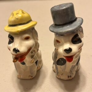 Vintage top hat 1950’s dog salt and pepper shakers. Japan